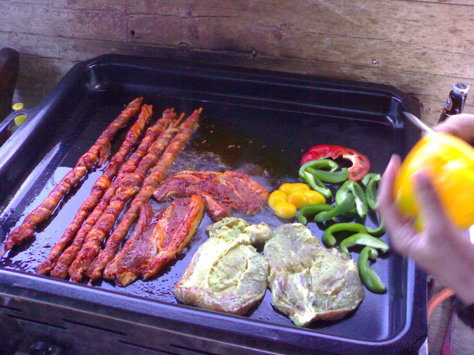 20060823 grill.jpg - Lekker Grillfeier zum Geburtstag